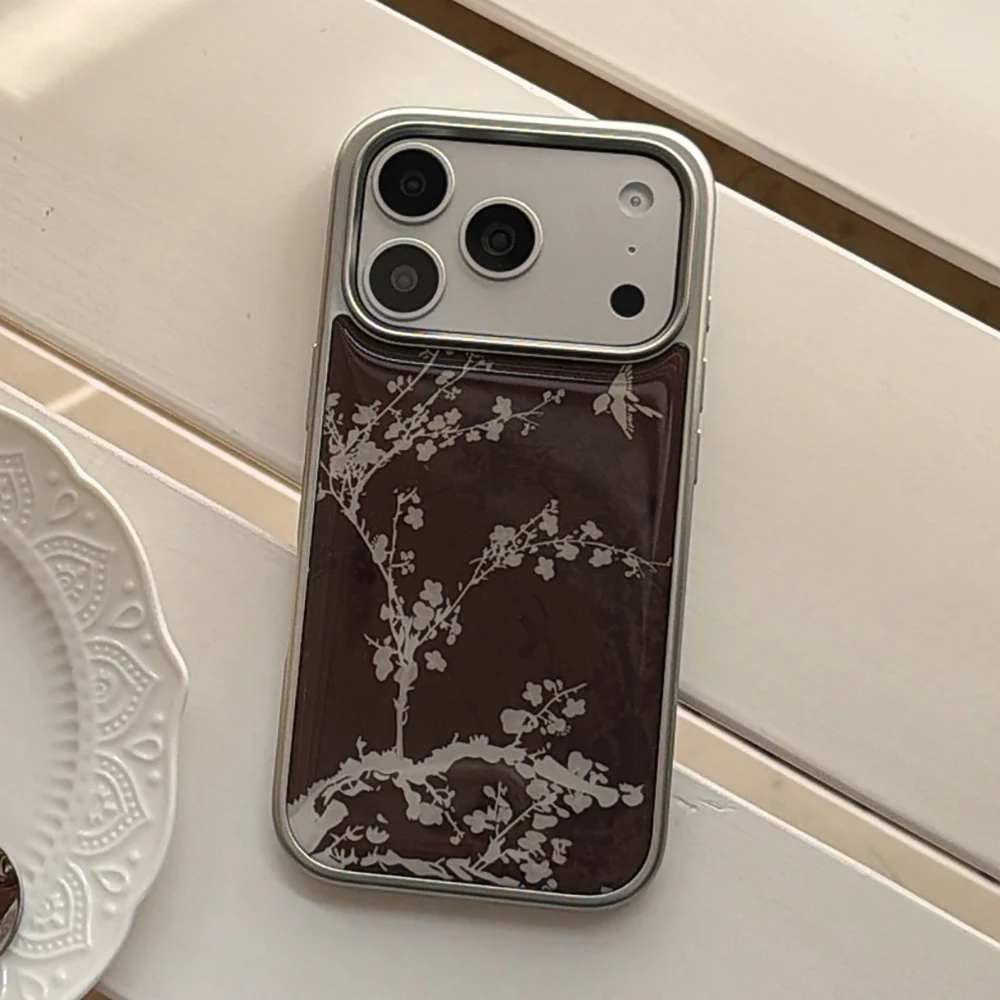 Elegantes Braun mit weißem Blumenmuster, stilvolle Hülle für iPhone 17, 16, 15, 14, 17 Pro Max 13, galvanisierte, stoßfeste Abdeckung mit Tropfenkleber