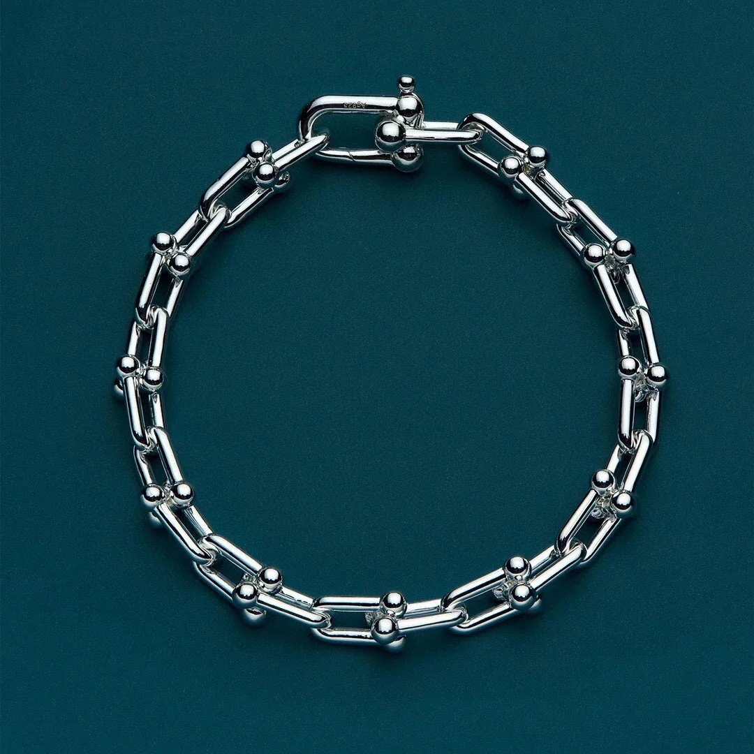 S925 sterling silver classic interlocking U-shaped couple bracelet. Comfortable design, easy to wear Hard Wear series