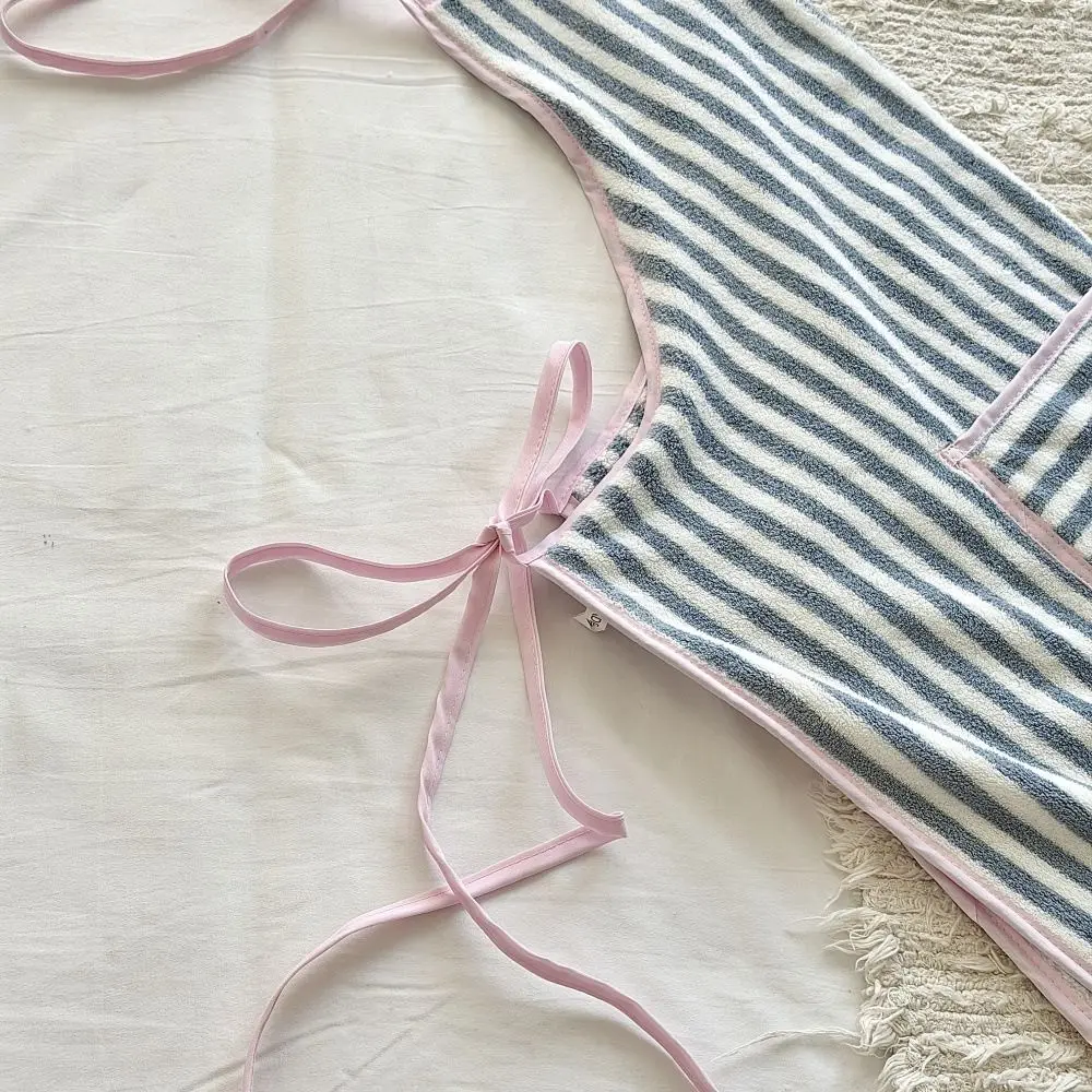 

Simple Fashion Stripe Apron with Pocket Adjustable Coral Fleece Apron Soft Korean Style Apron Man Woman