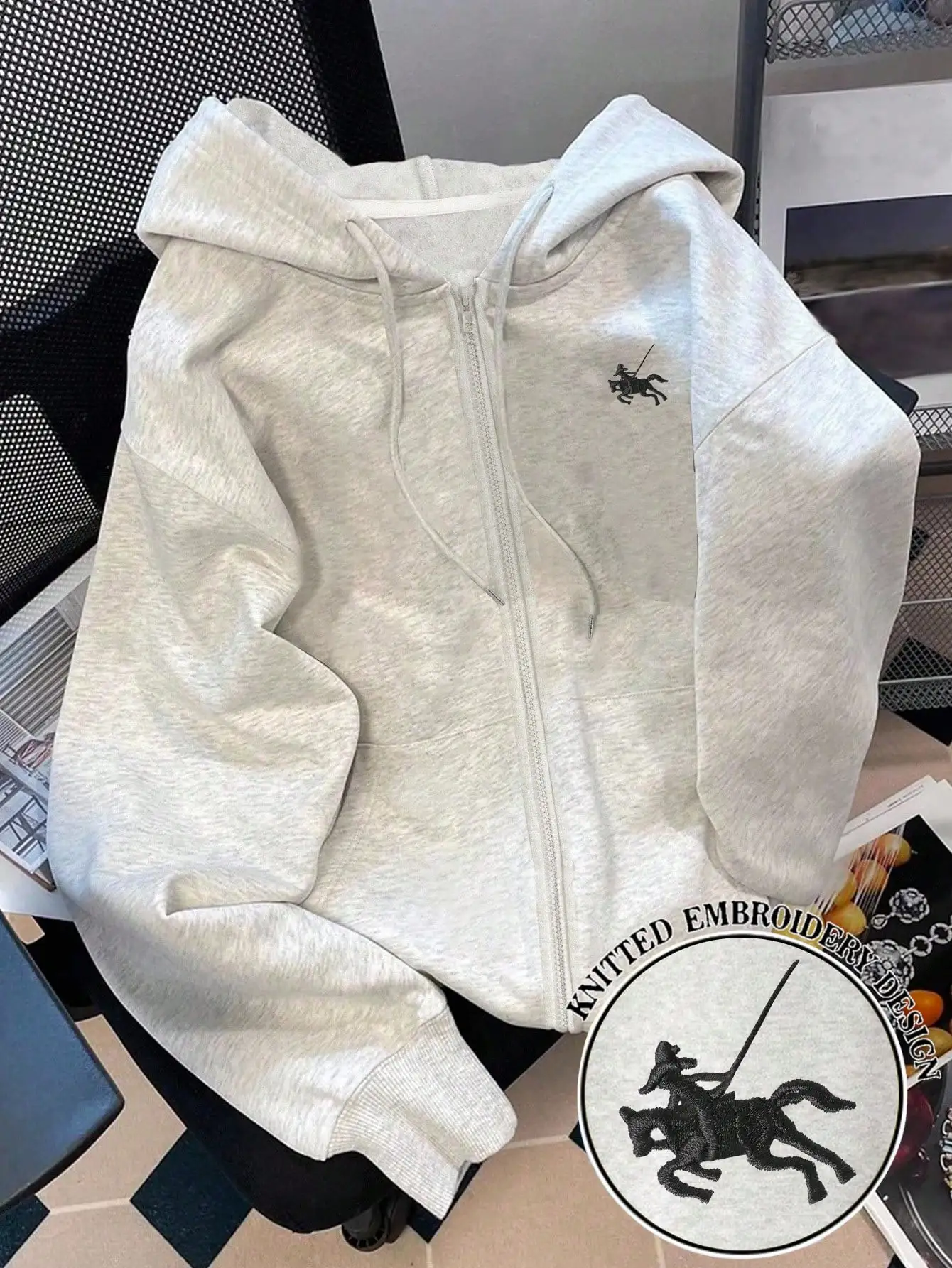 

Women's Zip-Up Hoodie with Equestrian Embroidery, Loose Fit, Autumn Casual Wear