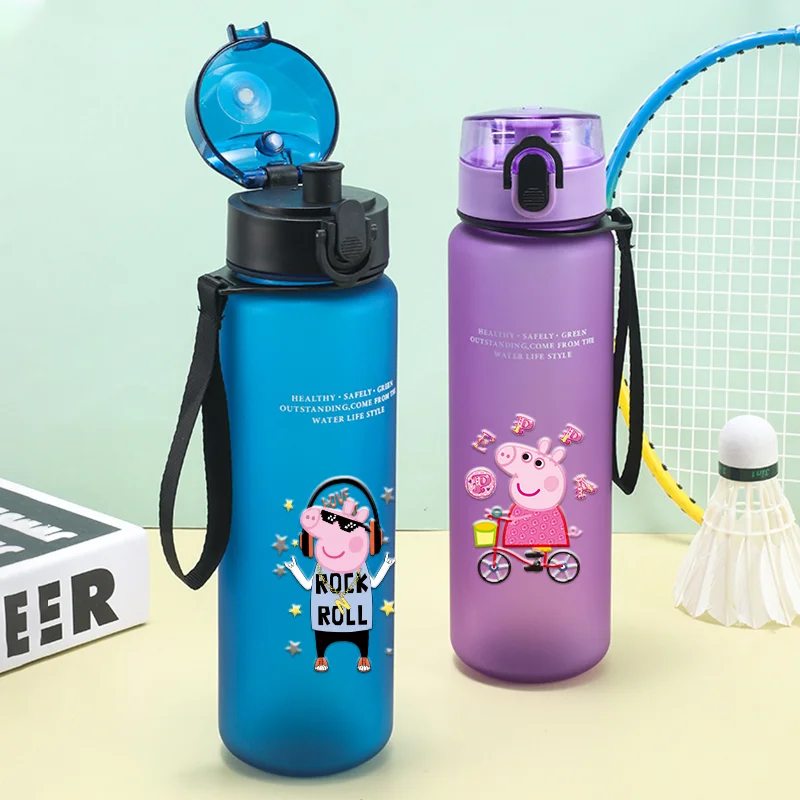 650ML Peppas Pig Serie Trinkbecher mit Pop-up-Deckel, Wasserflasche, mattiert, niedlicher Aufdruck, auslaufsicher, tragbar, für Outdoor-Touren, Wanderungen, Sport, Geschenk