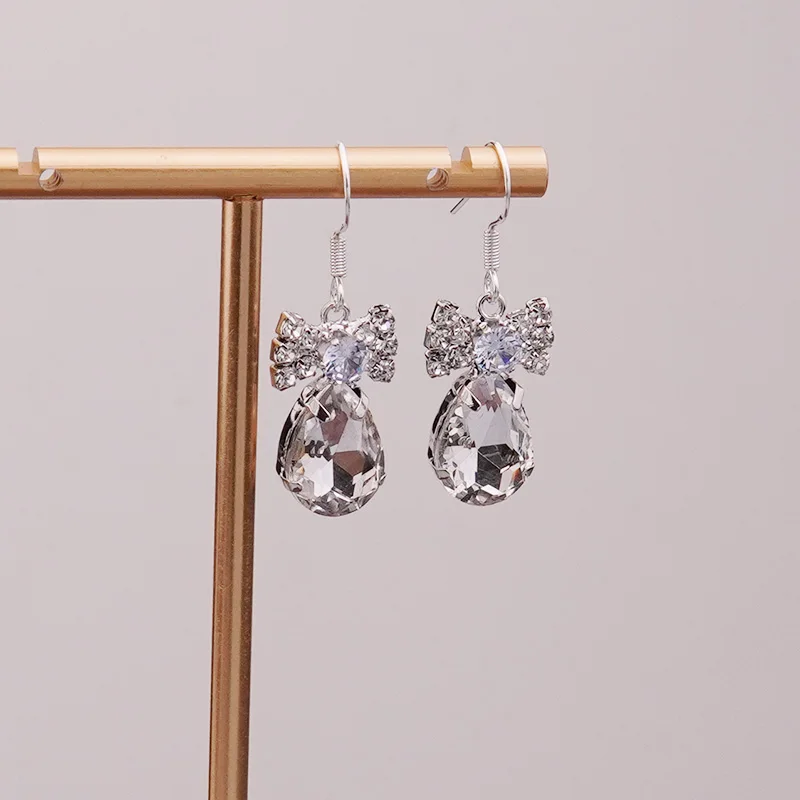 

Korean Fashion Rhinestone Leaf Drop Earrings for Women Trending Luxury Jewelry Accessory Brincos A634