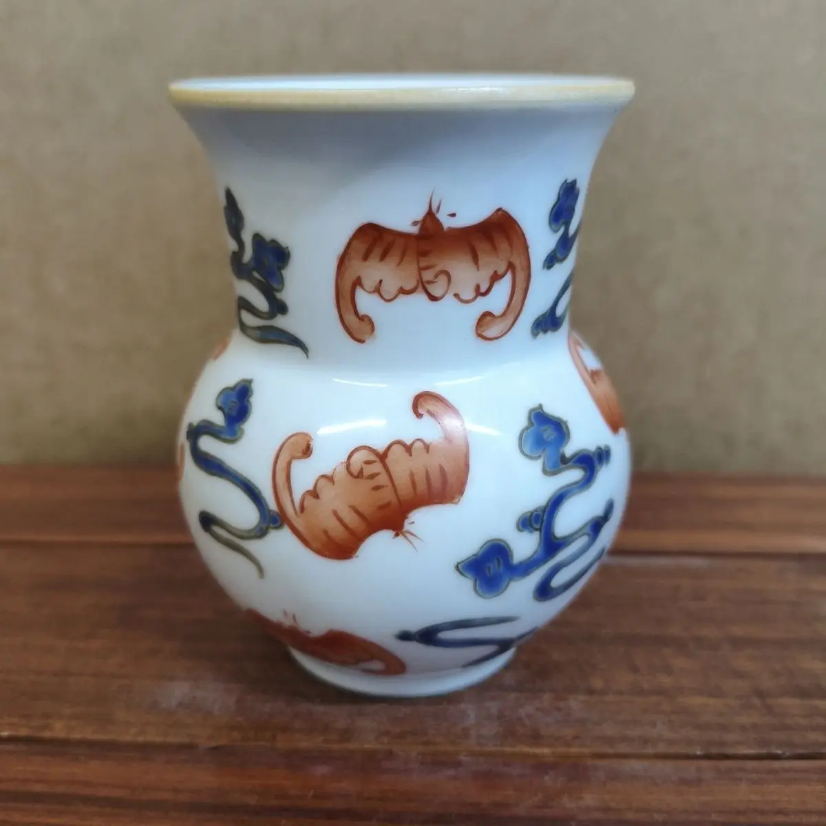 Hand Painted Pastel Old Collection Cloud and Bat Pattern Full Glaze Ceramic Zadou Spittoon Decorative Ornament Collection