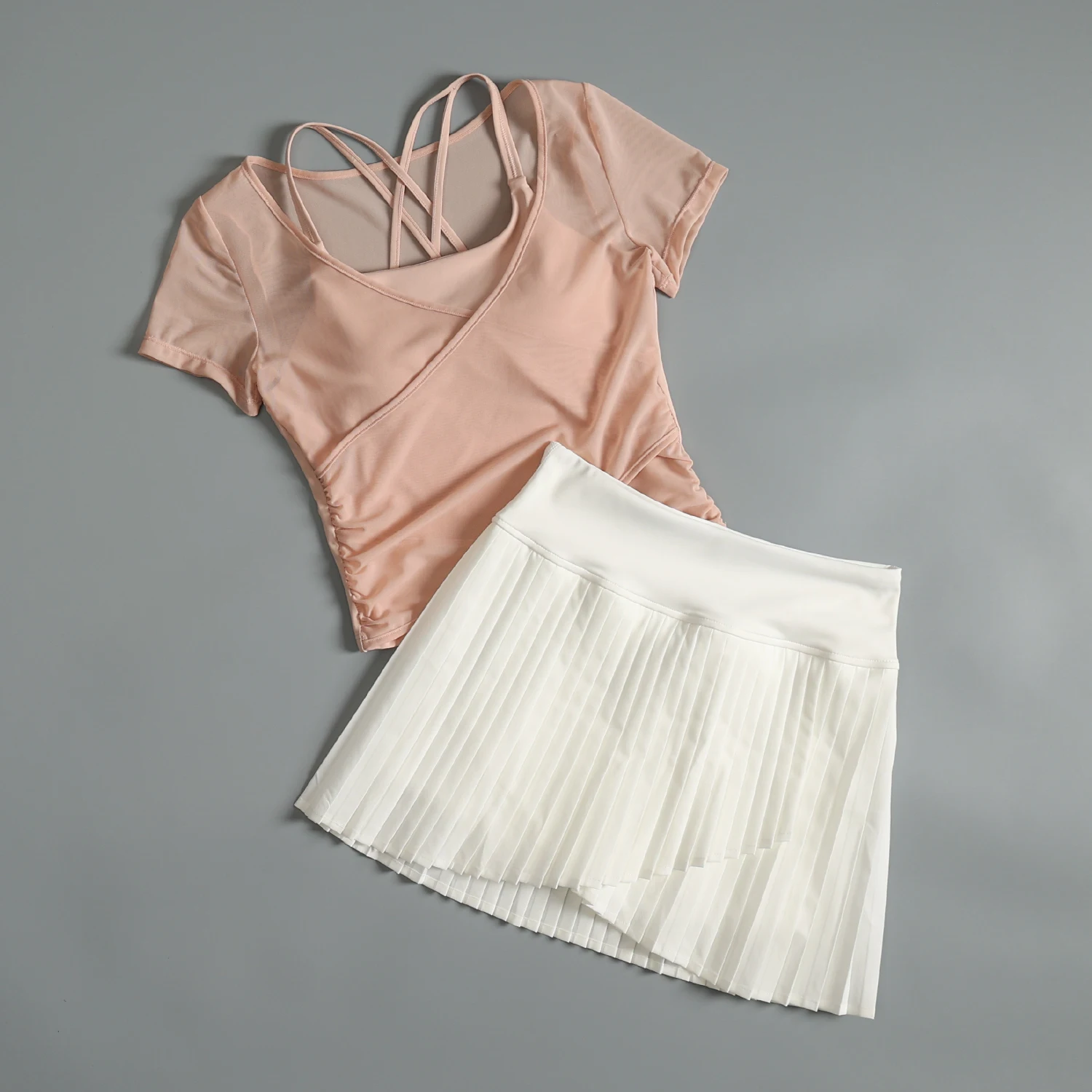 ヨガフィットネススーツ女性のための新しい夏のランニング速乾性半袖高価値バドミントンスポーツウェア