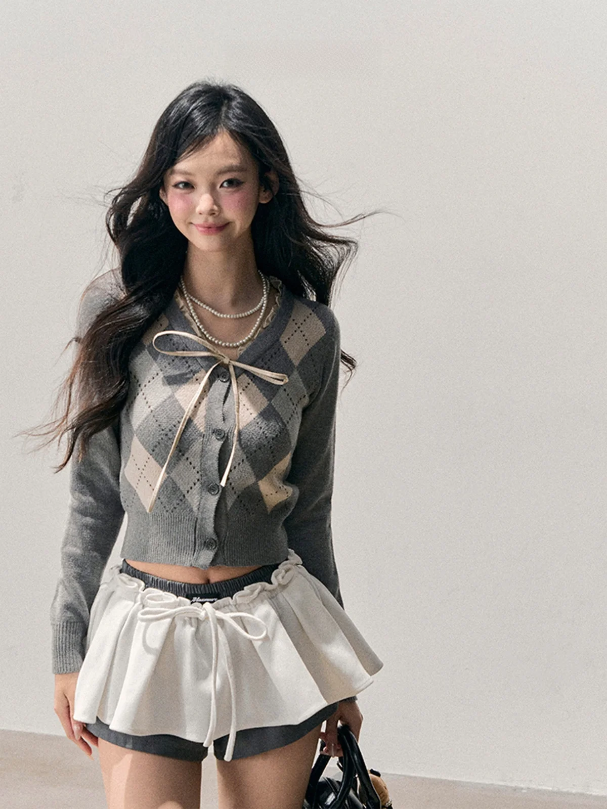 

Женский вязаный кардиган AOMALM: зимний повседневный топ в университетском стиле с V-образным вырезом, на пуговицах, из смесового полиэстера