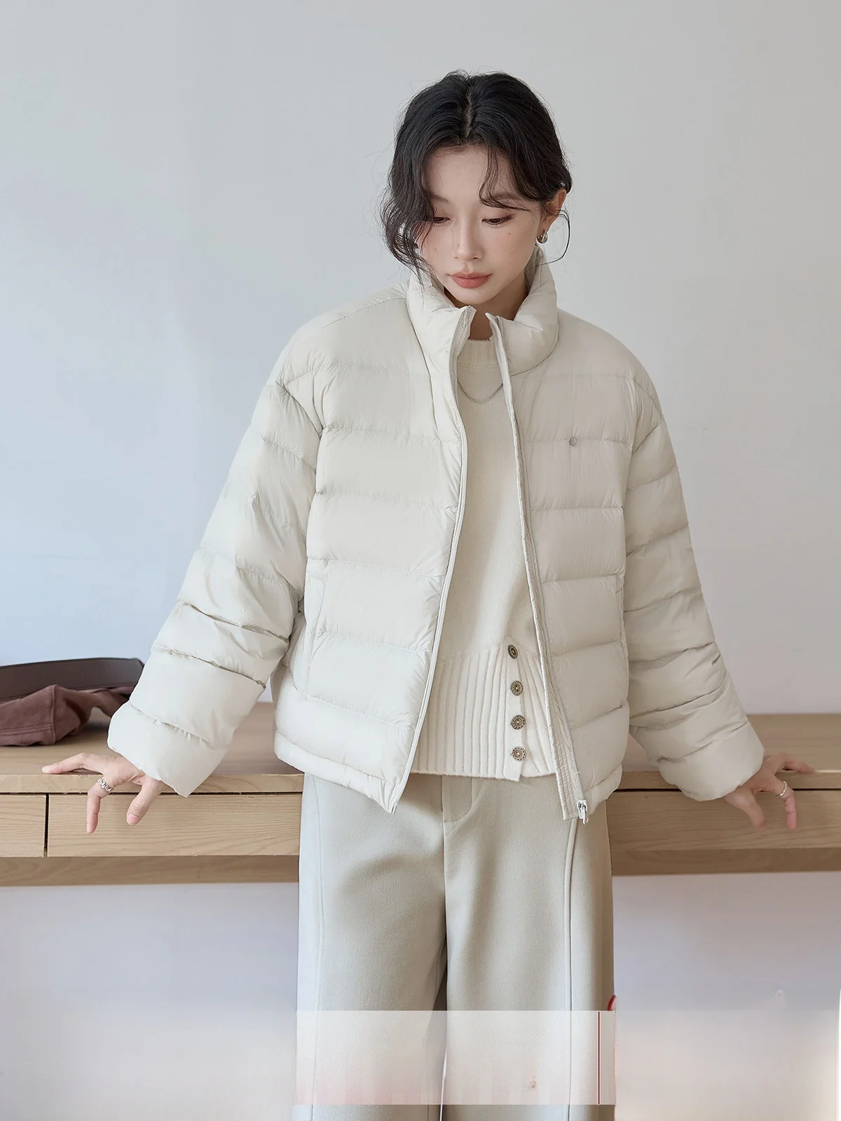 

Женская зимняя куртка HuiXi Pear Color Down Jaet 2025: Новая универсальная теплая модель с 90% белым утиным пухом в корейском стиле для повседневной носки