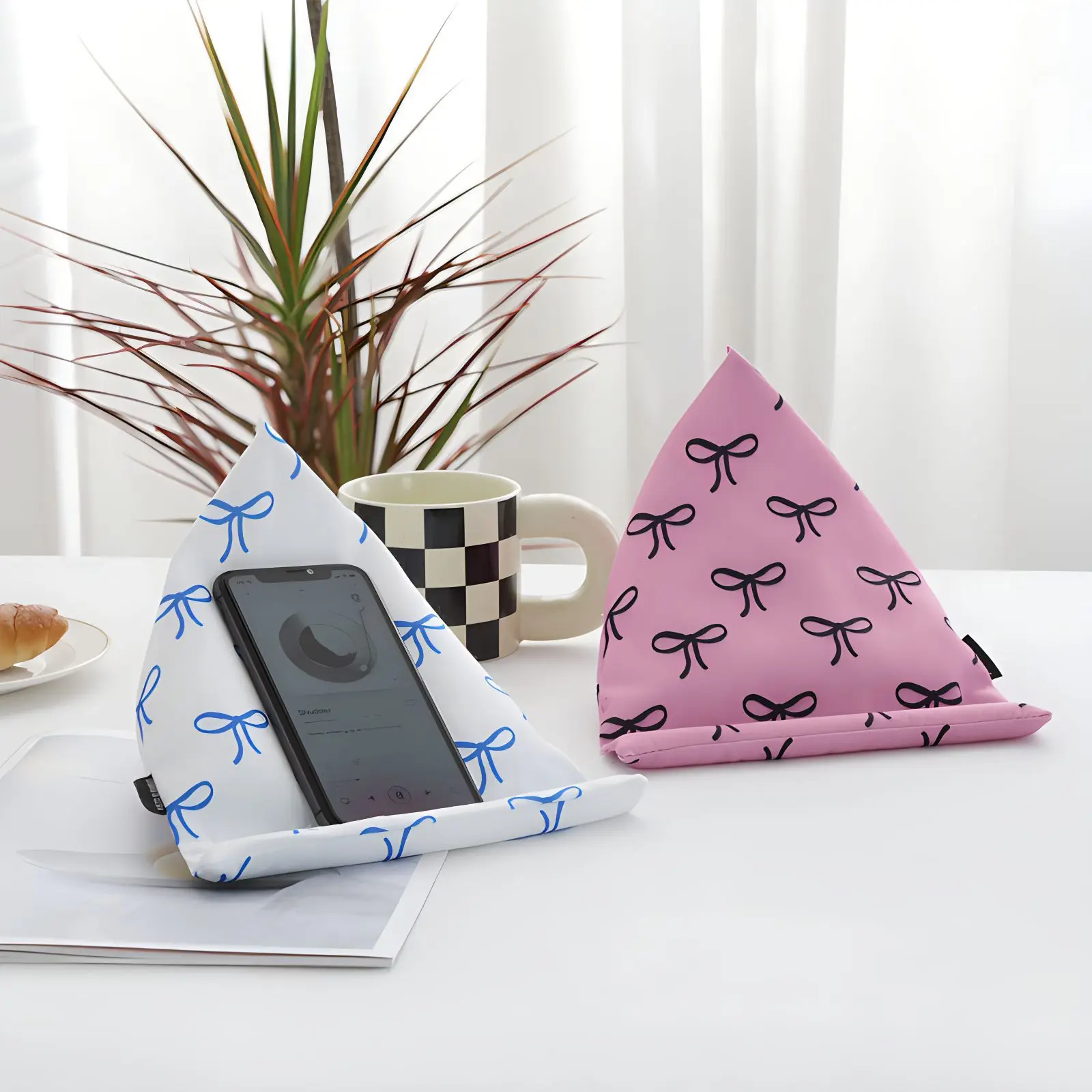 

1 American style elements Korean bow zongzi shape mobile phone holder cloth lazy home dormitory drama mobile phone holder