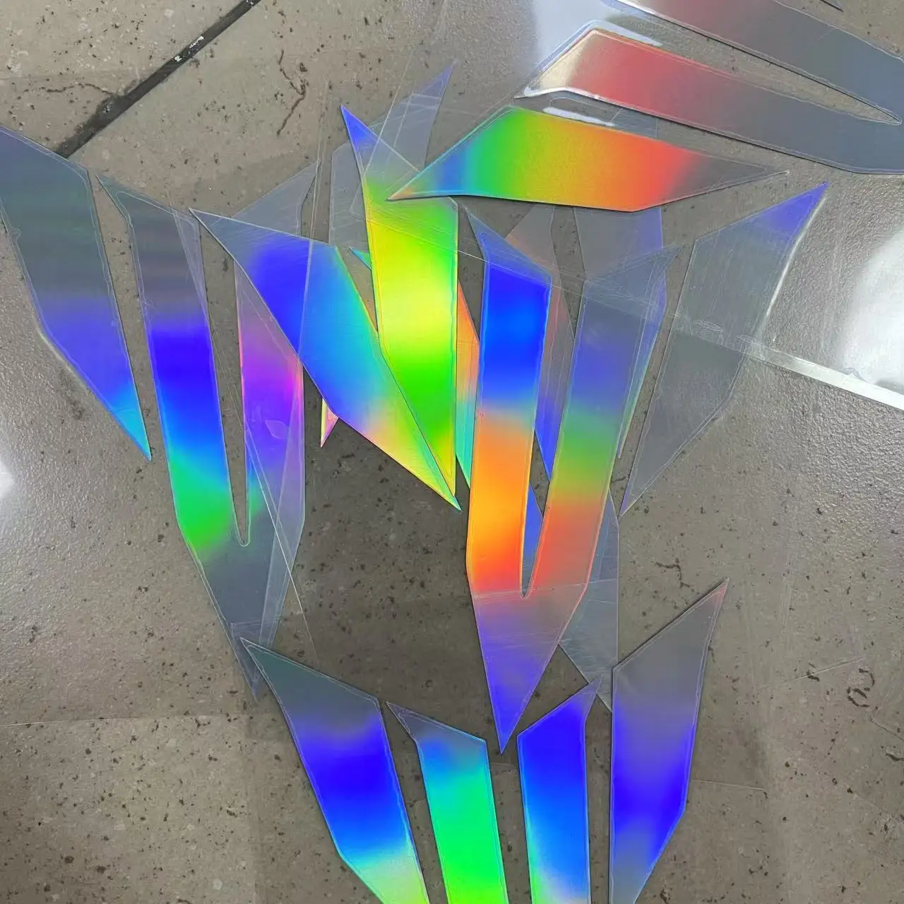 

1PC Colorful Iridescent Shape Sticker, Ideal for Decorating Car Bumpers, Laptop Covers, Water Bottles, Notebooks & Beyond
