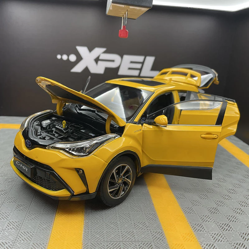 Model mobil diecast, TOYOTA CHR C-HR SUV Aloi Model kendaraan logam, koleksi miniatur skala mainan anak hadiah 1:18