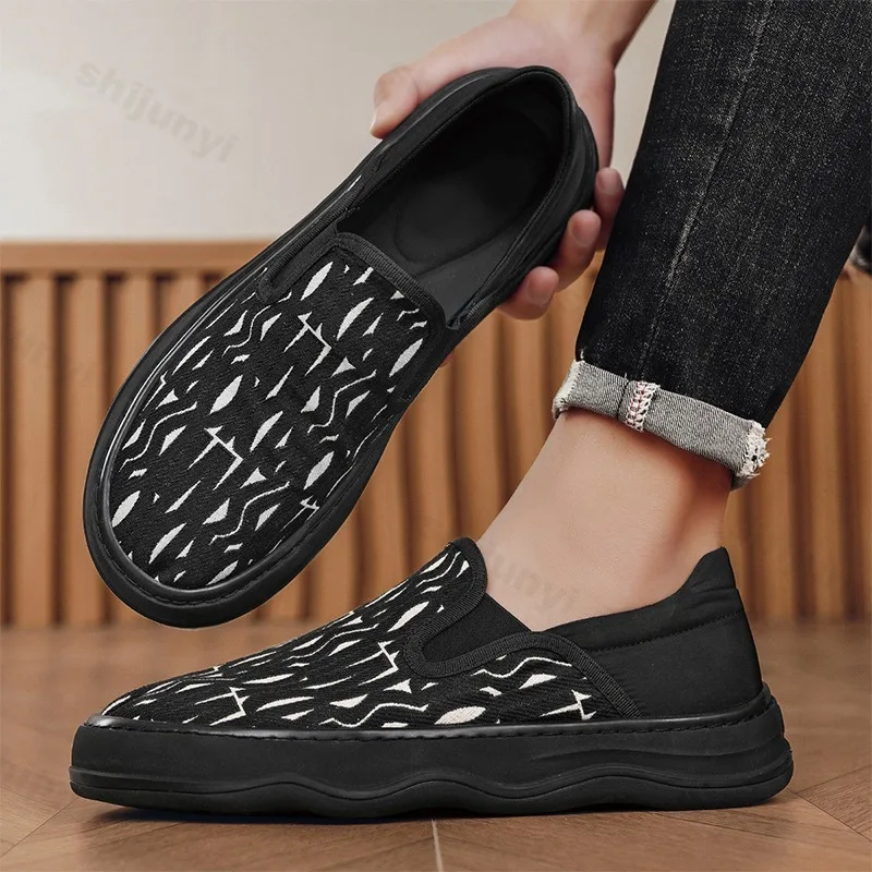 

Лето 2025 г., новая тканевая дышащая повседневная обувь для мужчин, модные трендовые удобные нескользящие кроссовки с цветными блоками