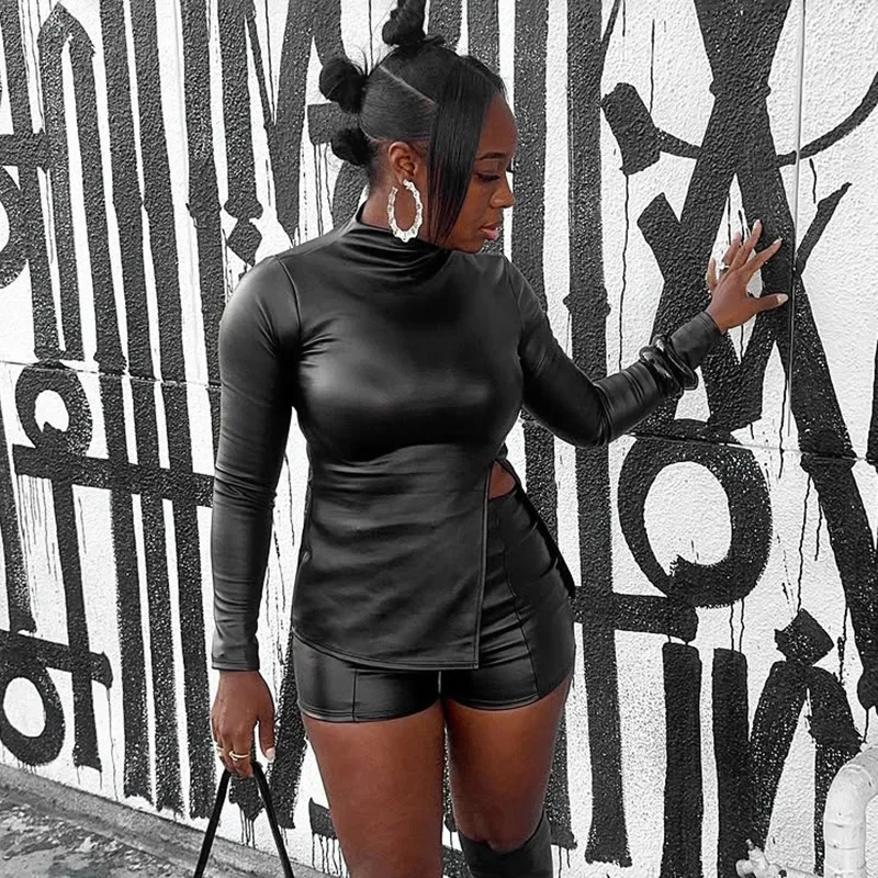 

Женская мода из искусственной кожи, тонкий комплект из 2 предметов, топы с круглым вырезом и длинными рукавами + шорты с высокой талией, повседневные одинаковые костюмы, уличная одежда