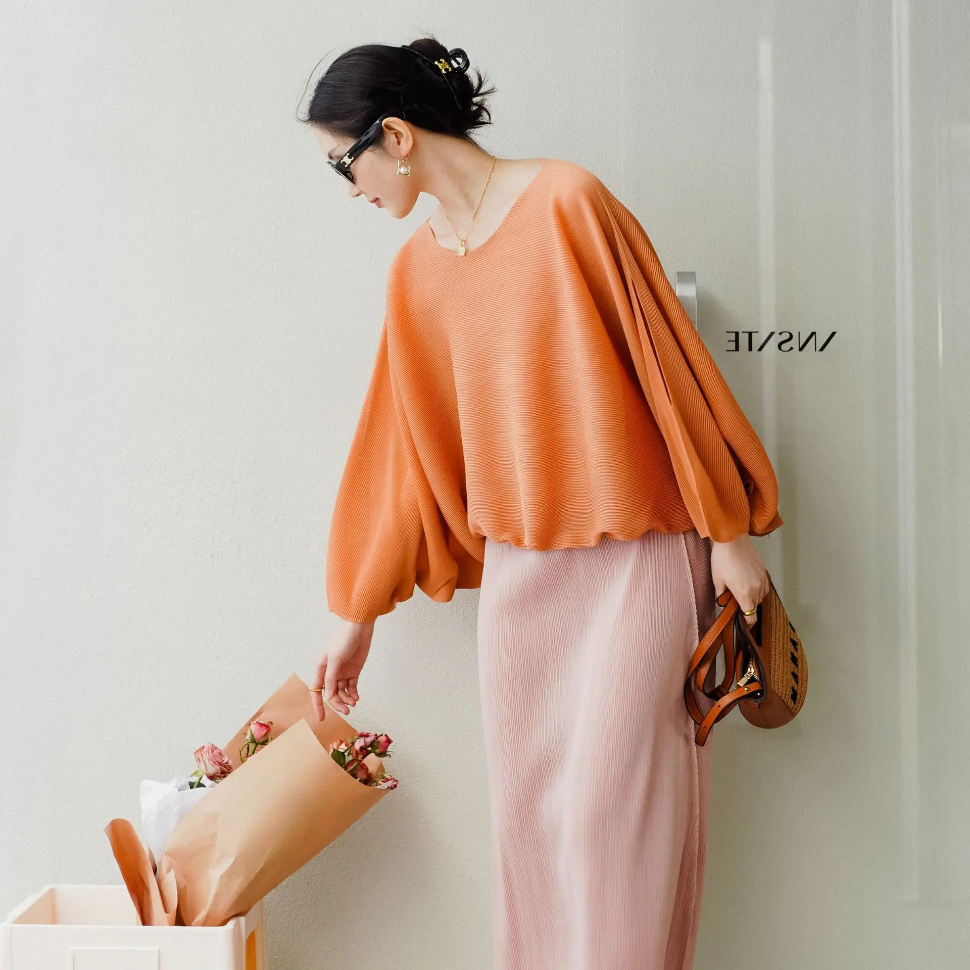 Miyake Early Autumn New High-end Pleated Temperament Pleat Elegant Loose Bat Sleeve Fashion Comfortable Casual Top Sweater