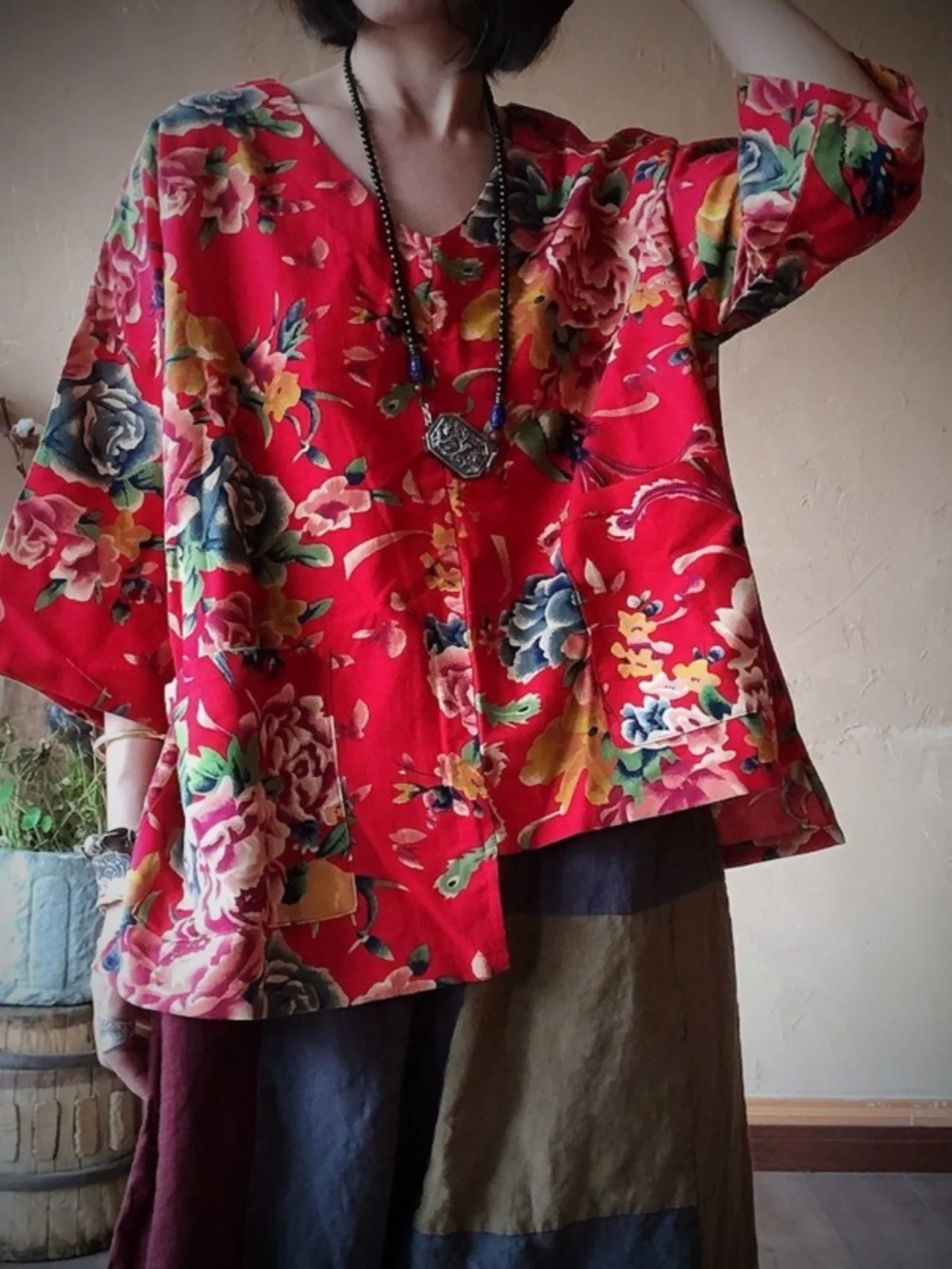 

New Chinese Sle Women's Loose Cotton Linen T-irt V-Ne Large Flower Print Retro Ethnic Sle Summer Top Commute Faion