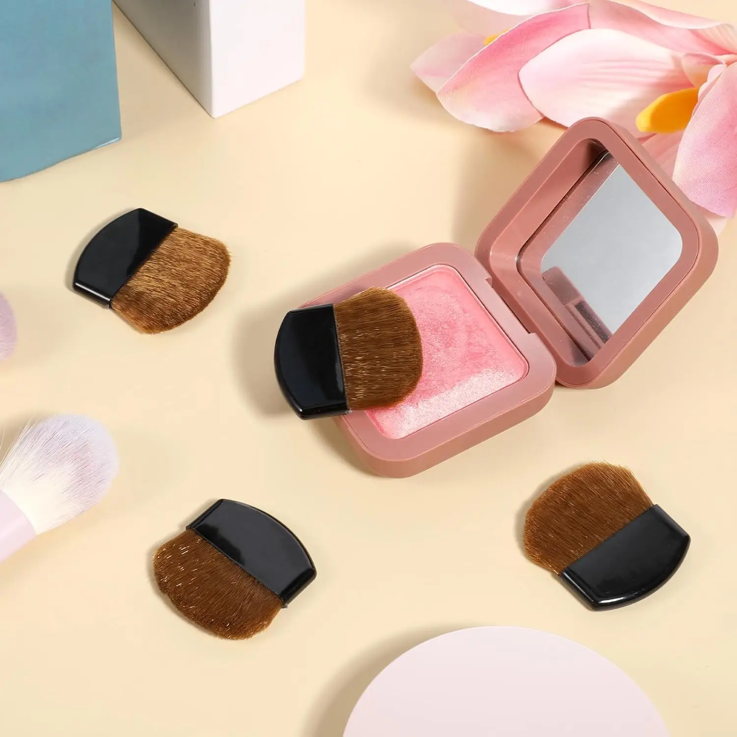 50 PCS Disposable Makeup Brushes, Blush Brushes Mini Cosmetic Brush Portable Powder Brush for Loose Powder Facial Beauty Tool