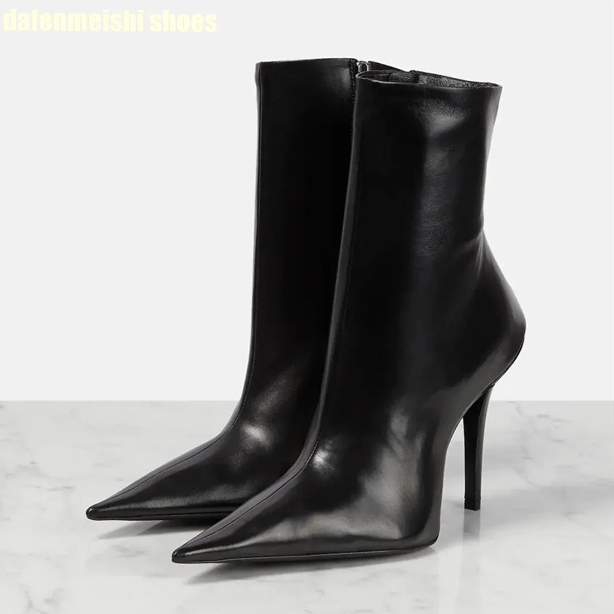 2025 New Style Stiletto Pointed Toe Side Zipper Short Boots Black Leather Large Size Motorcycle Boots Winter Fashion Boots