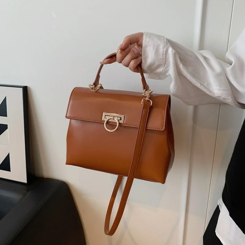 

High-End Women's Tote Bag Made Of Fine Leather Featuring Paris Style And High-End Commuter Vintage Look​