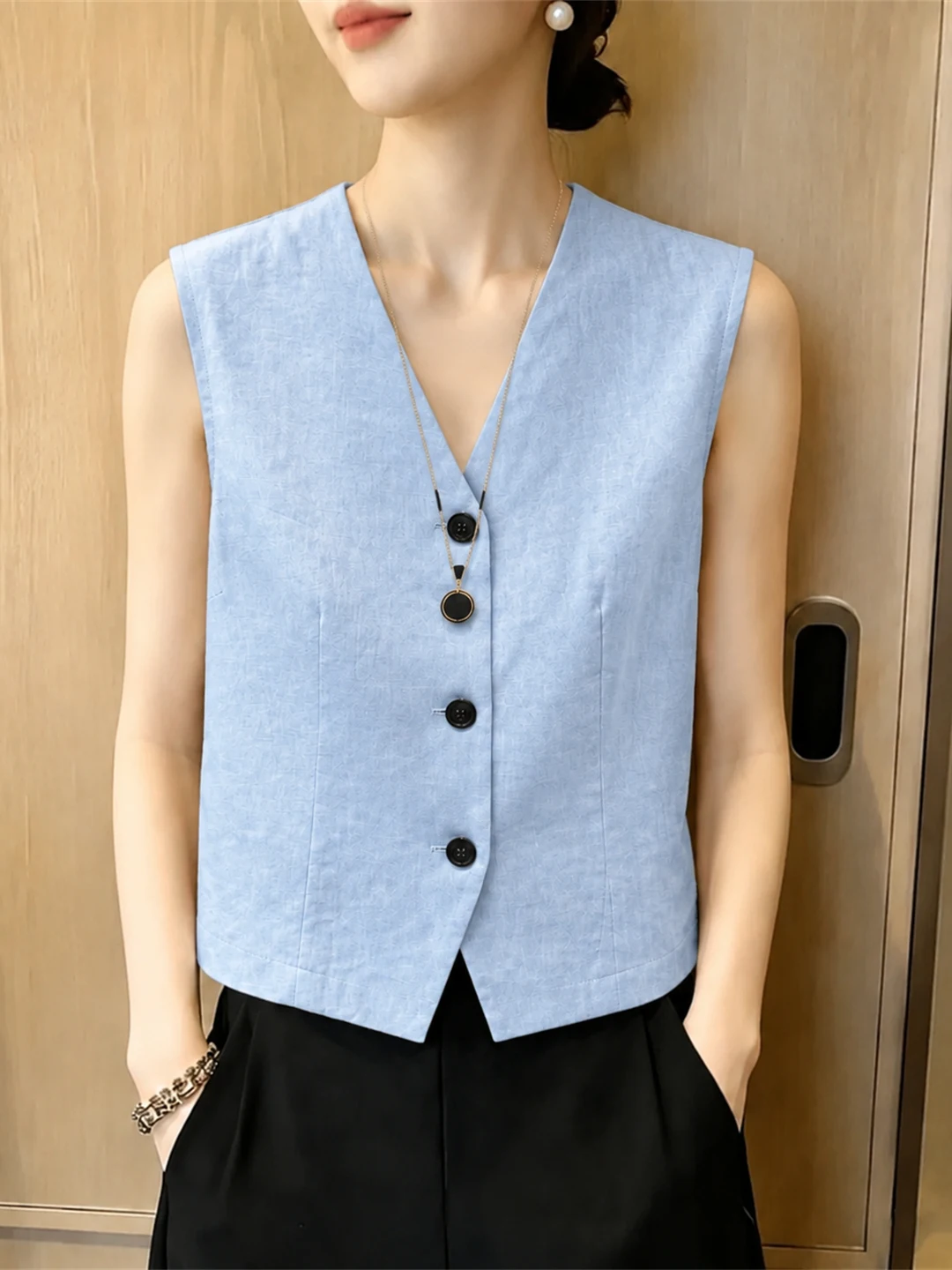 Elegant V-Neck Single-Button Sleeveless Vest Women's Summer Fashion High-End Sensation Commute Style Straight Cut Inner Wear