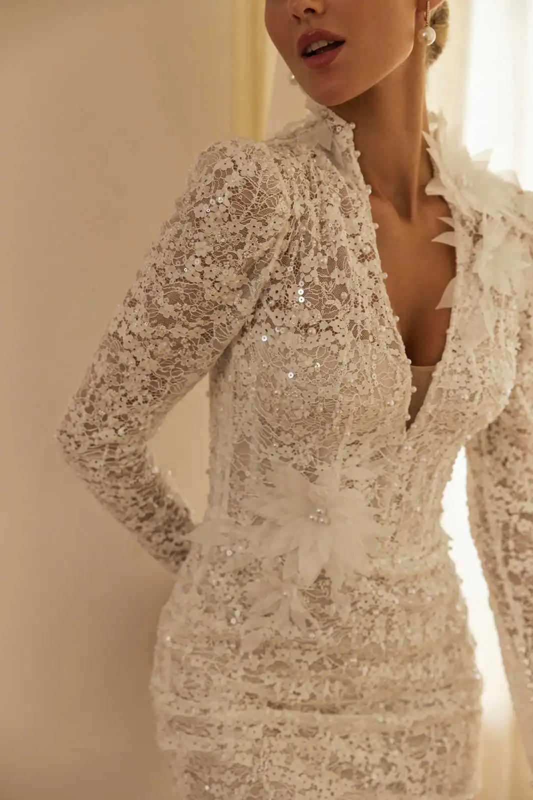 Elegant Mermaid Wedding Dresses V Neck Long Sleeve Appliques Lace Bride Dress Sequins Pearls Sweep Train Bridal Dress Customized