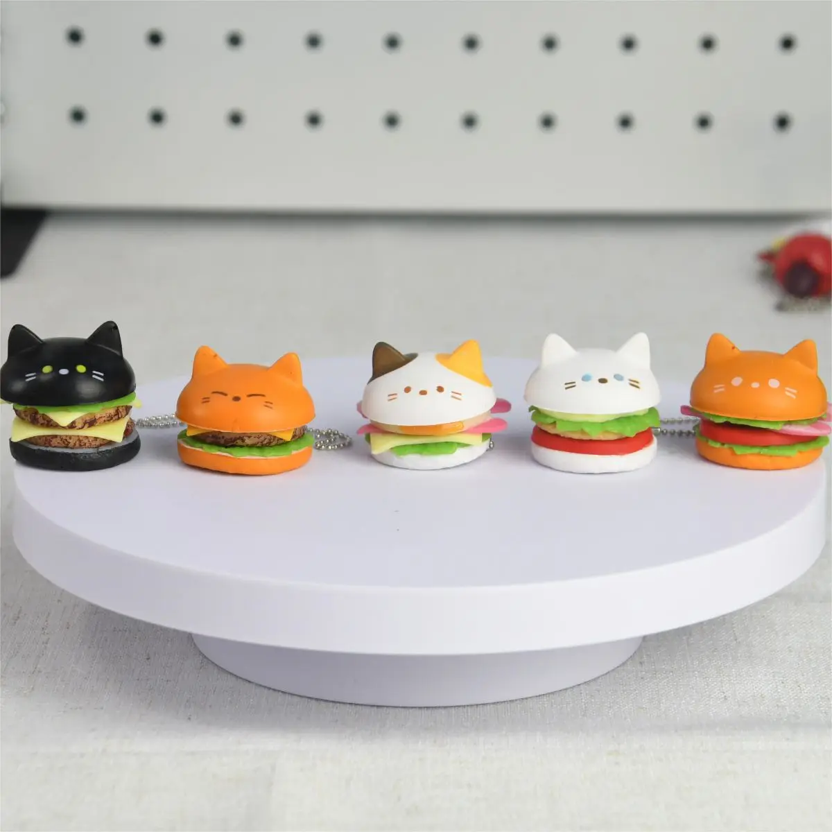 J.DREAM capsule toys Fluffy cat hamburger cute kawaii squishy brown black calico cat kitten burgers miniatures for 1/12 figures