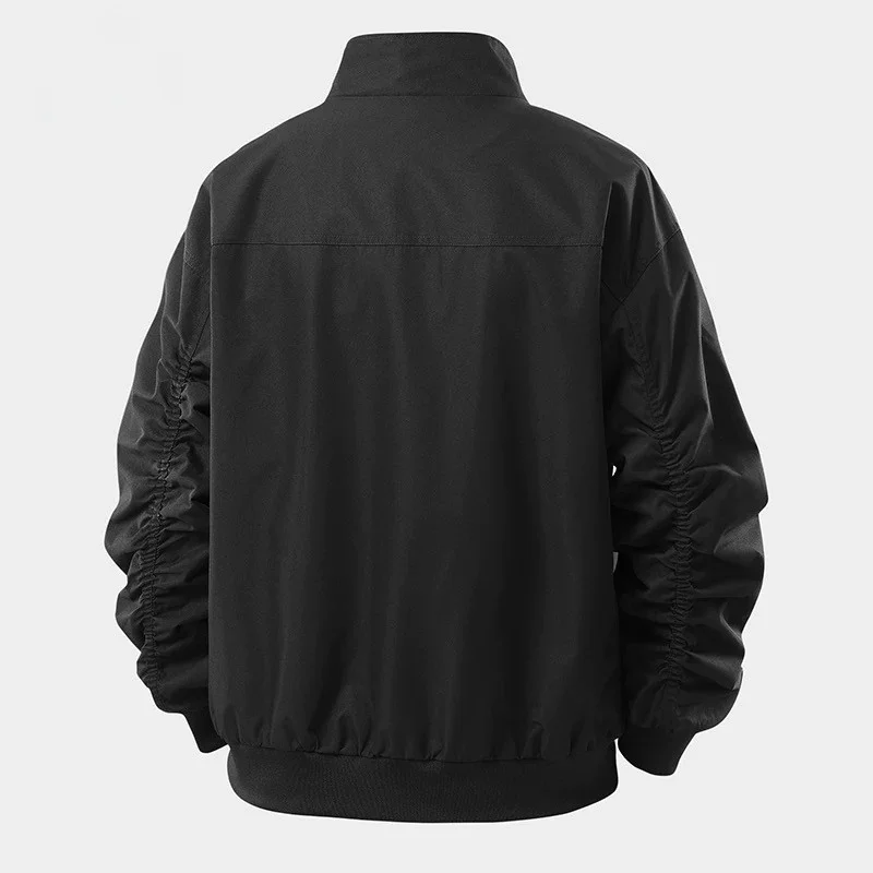 Veste en fourrure pour homme, véritable, mature, adulte, sophistiquée, expérimentée, élégante,raffinée,                            élég