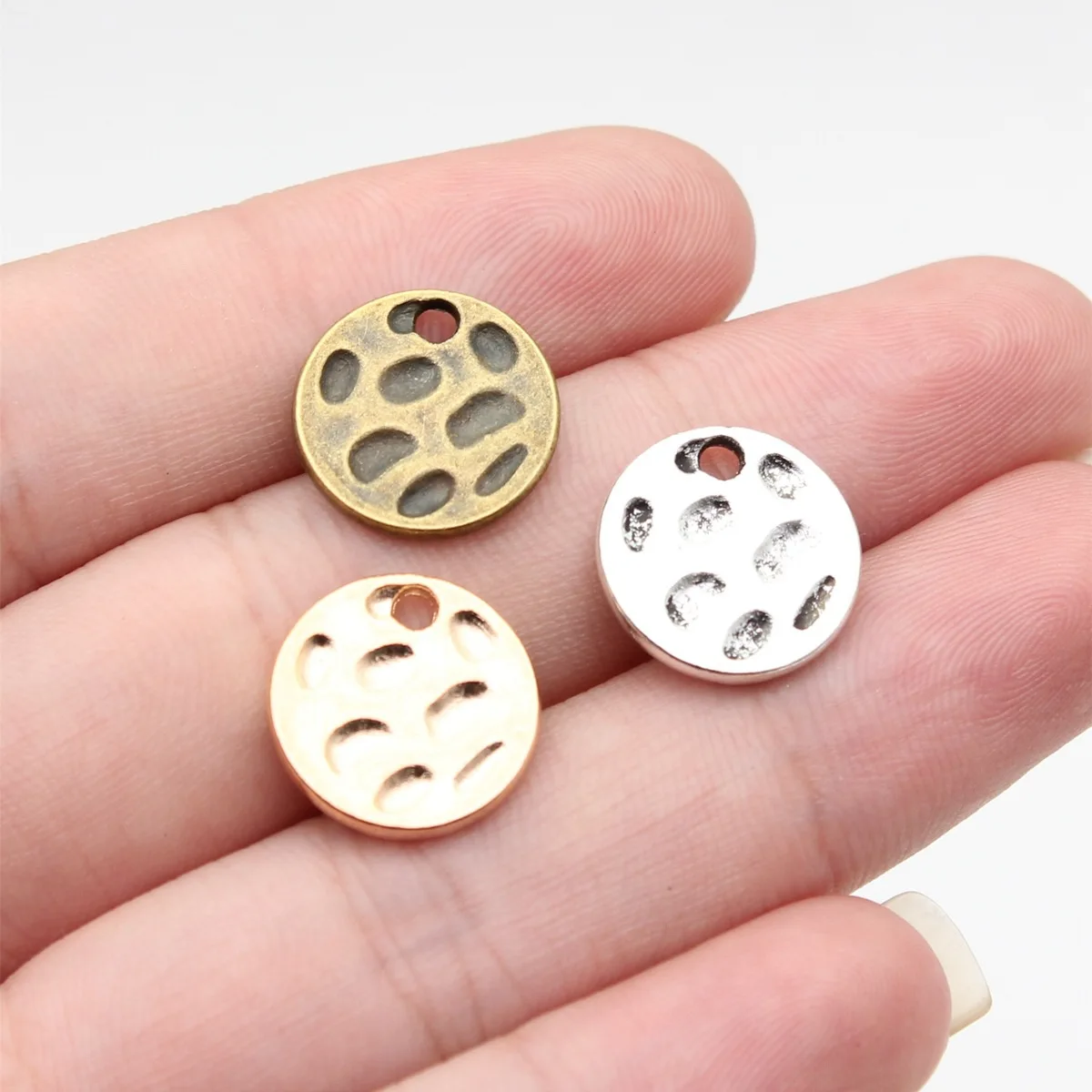 WYSIWYG 20pcs 14x14mm 3 Colors Antique Bronze Color Antique Silver Color Kc Gold Color Hammered Round Plate Charms