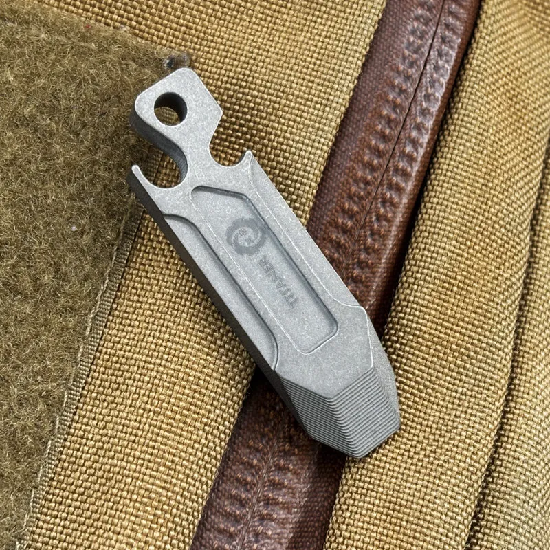 Outdoor Portable EDC Multi-functional Titanium Alloy Mini Crowbar Keychain Pendant Bottle Opener Combination Tool