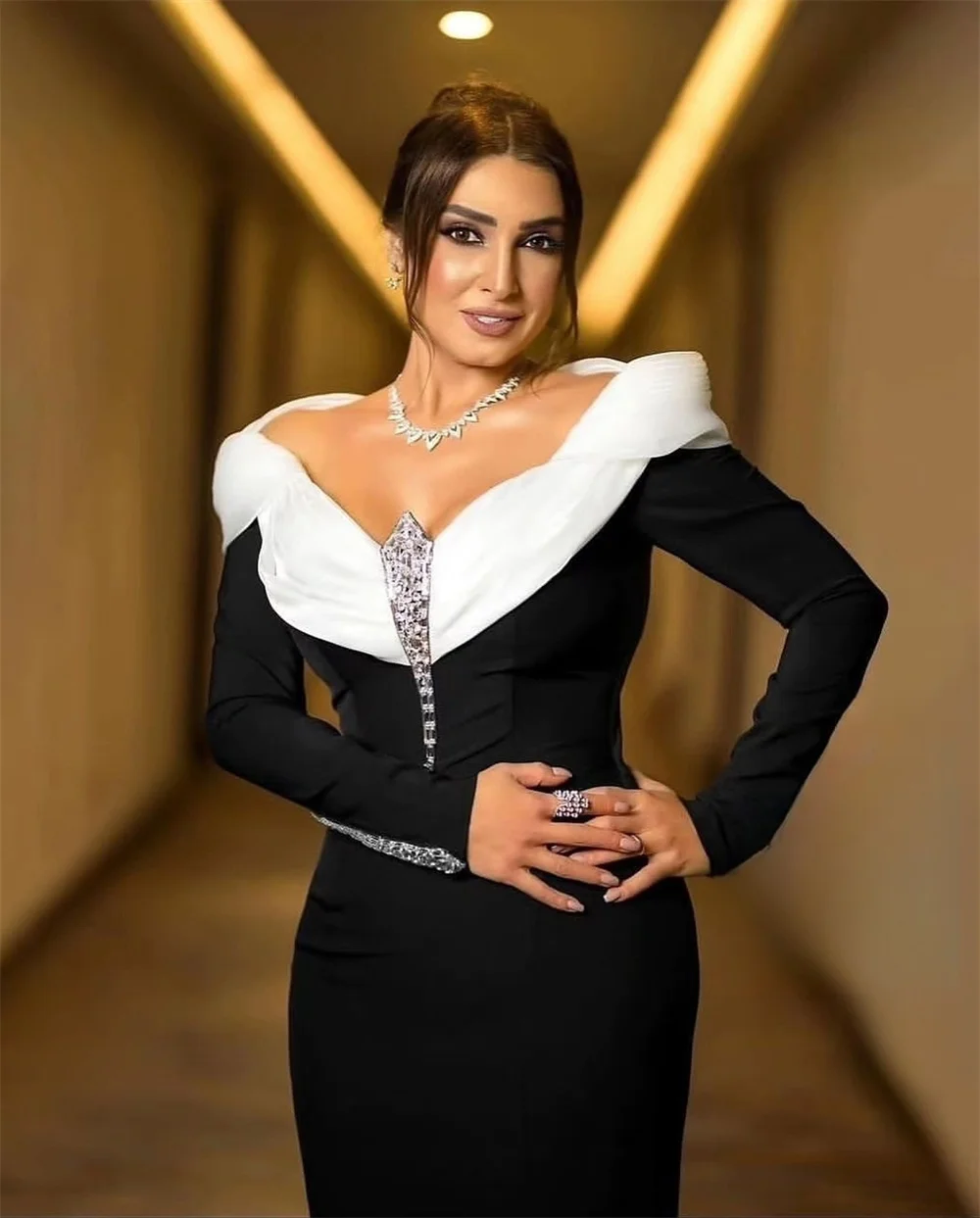 Vestido de noche personalizado de Arabia Saudita, faldas hasta el suelo de sirena con cuello en V, vestidos para ocasiones a medida, vestido Formal de graduación