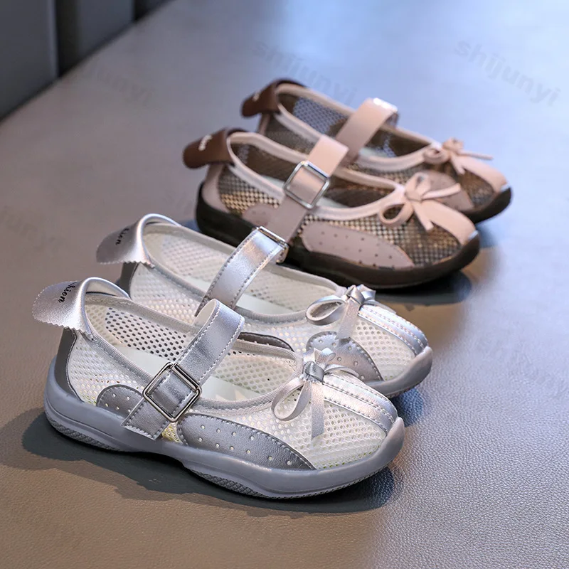 حذاء كاجوال للأطفال 2025 صيف جديد نمط الفتيات شبكة تنفس حذا فردي للسيدات موضة القوس تصميم ماري جين الأميرة الصنادل