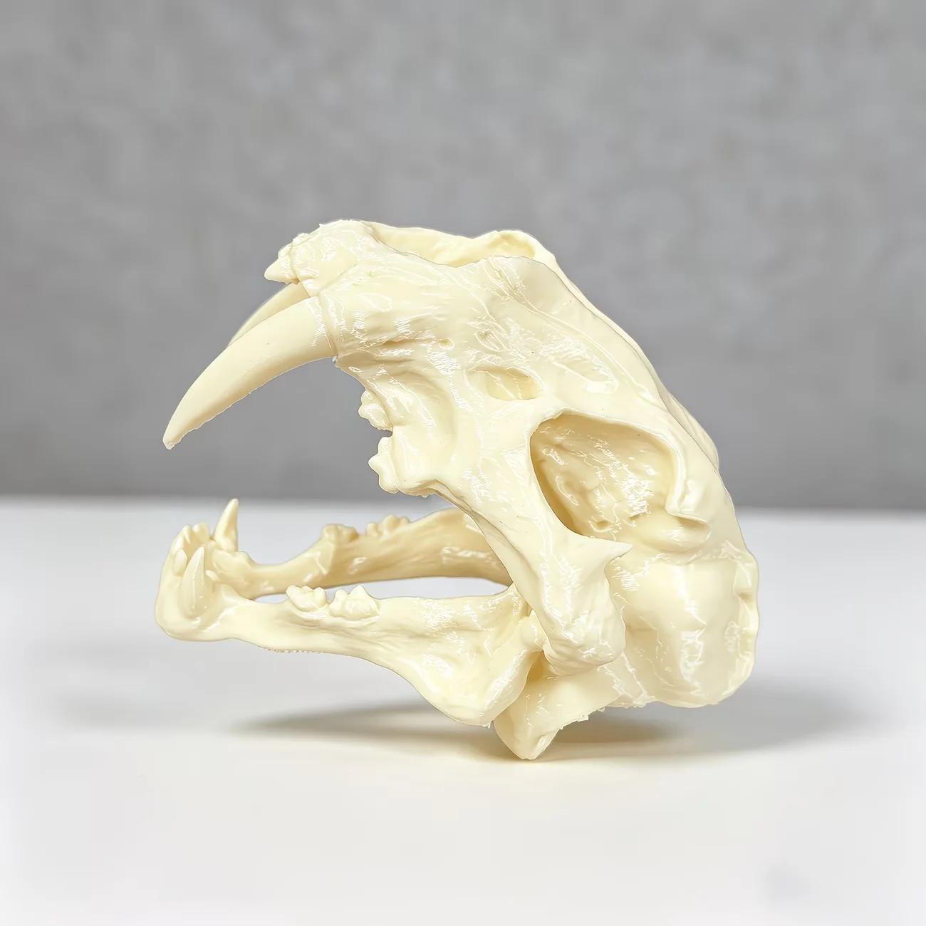 Skull Sculpture Ornament Unique Home Decor Desktop Ornament Distinctive Holiday Gift
