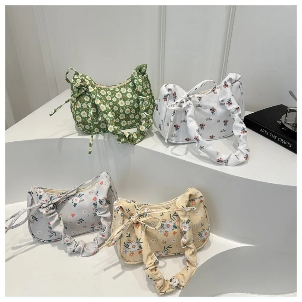 

Sweet Flower Pleated Underarm Bag Nylon Large Capacity Floral Shoulder Bag Zipper Lightweight Girls Handbags Girls