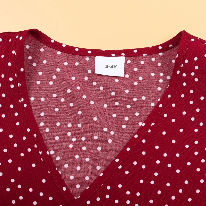 جديد الأسرة مطابقة فساتين النساء الفتيات البولكا نقطة طباعة فستان قصير مثير الخامس الرقبة الكشكشة مع حزام ربط الأم وأنا الملابس