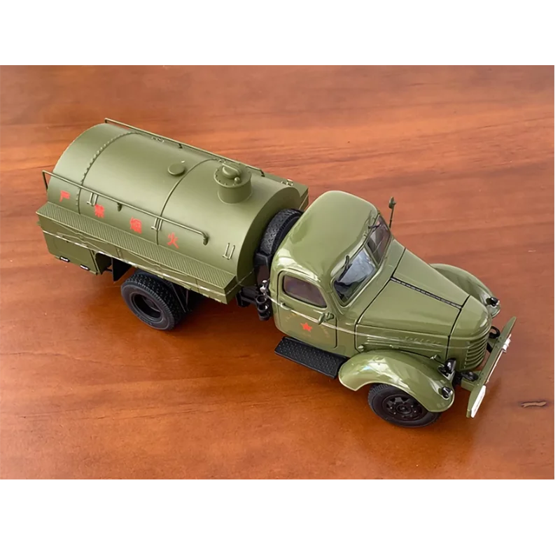 Diecast 1: 24 Scale CA10 Military Six wheeled Heavy Oil Tanker Truck Model Alloy Vehicle Home Finished Simulation Collection Toy