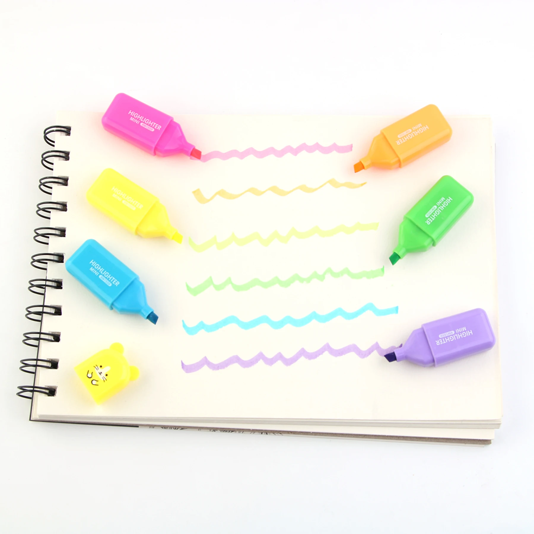 6pcs/set Tiny Bear Chisel Tip Highlighter Pen Fluorescent Colors Markers Mini Cute Kawaii Design for Writing Graffiti Drawing