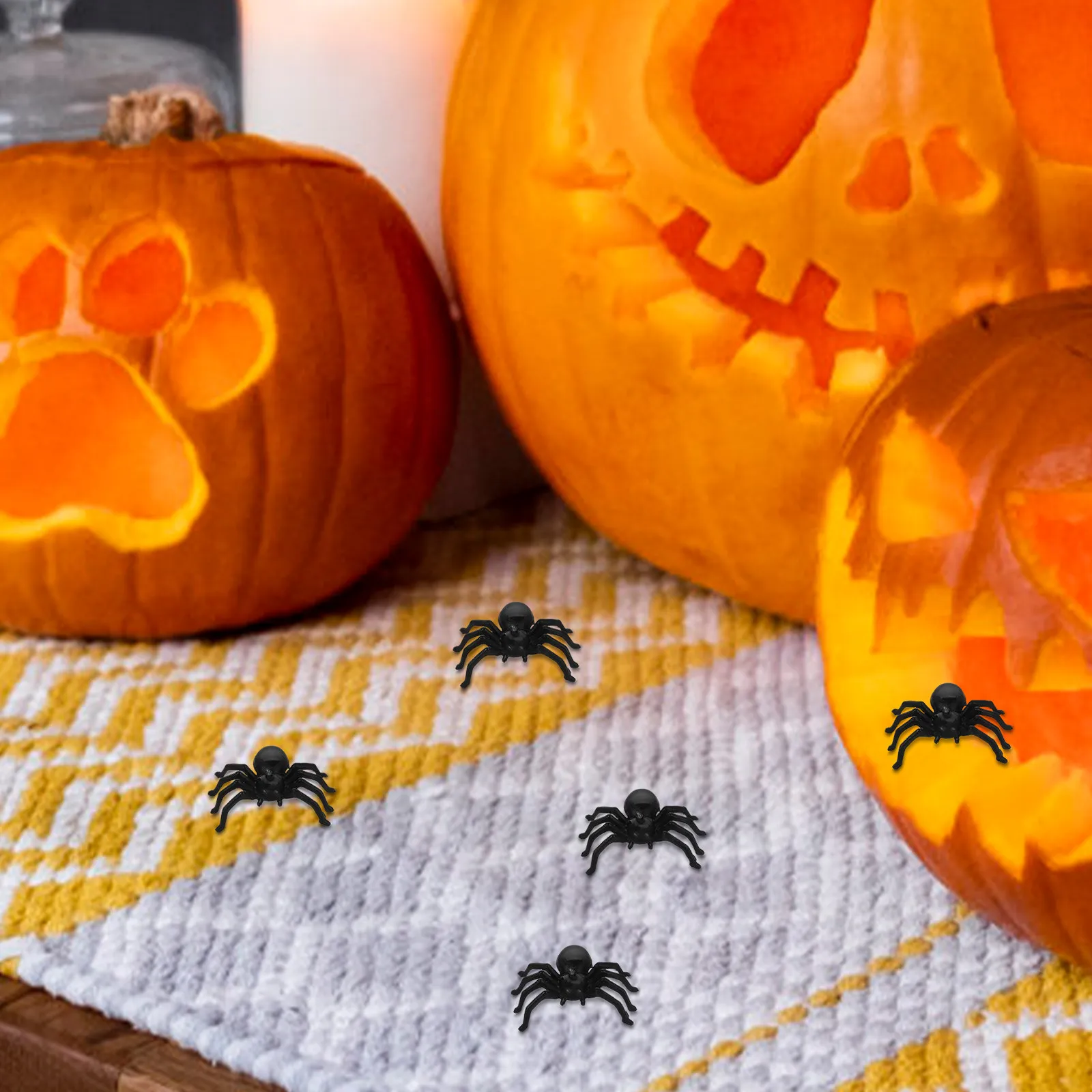 

100 шт. реалистичных пластиковых пауков для розыгрышей, декораций на Хэллоуин для дома и улицы, имитация пауков