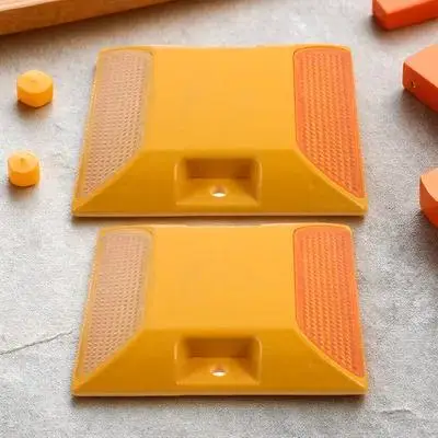 2 قطعة علامات الرصيف البلاستيكية العاكسة على الطرق للممرات وقوف السيارات الممرات علامات الممر عاكسات الممر