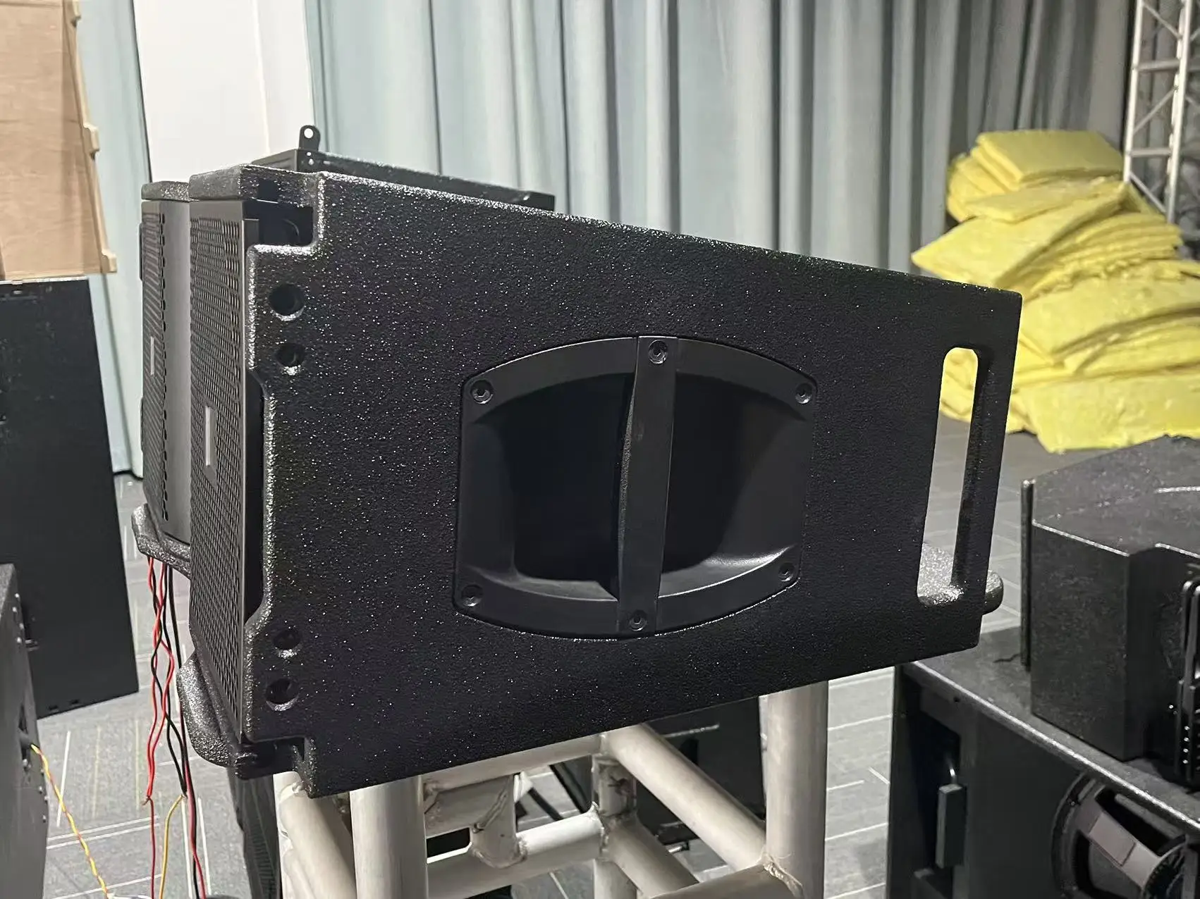 Double 10 Inch Rubidium Magnetic Linear Array Speaker For Professional Stage Audio