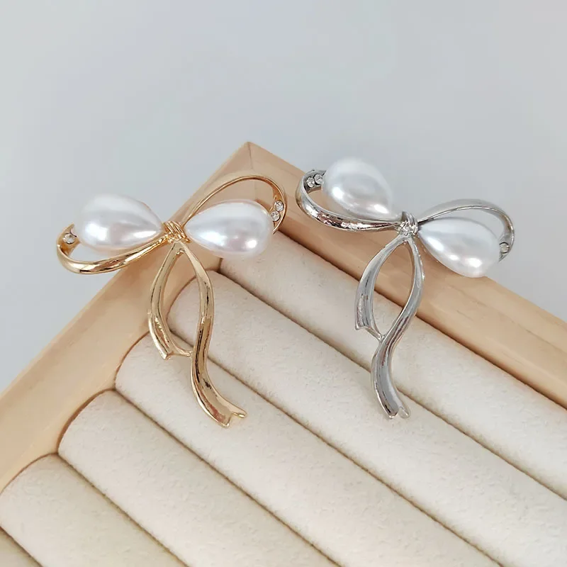 موضة القوس اللؤلؤ بروش للنساء الفاخرة رائعة حجر الراين دعوى الصدار دبابيس حلية مجوهرات اكسسوارات هدايا 2024 تصميم جديد