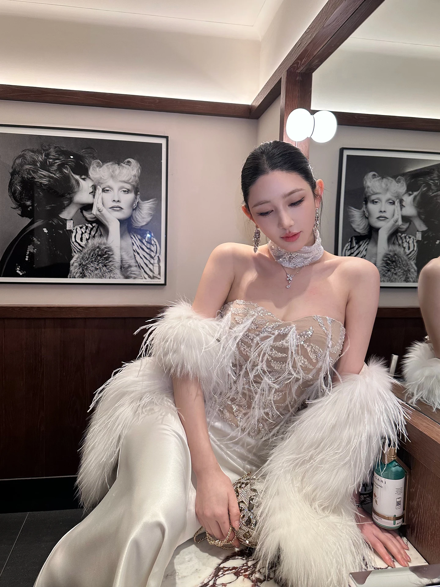 

Женский укороченный топ-жилет с вышивкой из страусиных перьев, сексуальный и элегантный, с бисерной отделкой, из полиэстера, короткий, облегающий