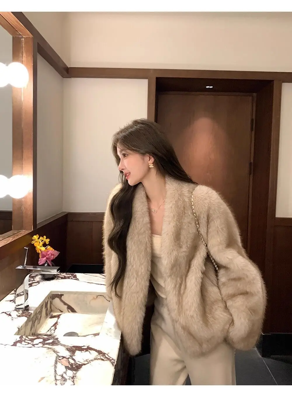 인조 모피 여성 코트, 여성용 가을 코트, 빈티지 스타일, 순수하고 흐르는 듯한 우아함, 미니멀리즘, 혼합된 부드러운 소매, 내추럴 오피스 스타일, 슬림 핏