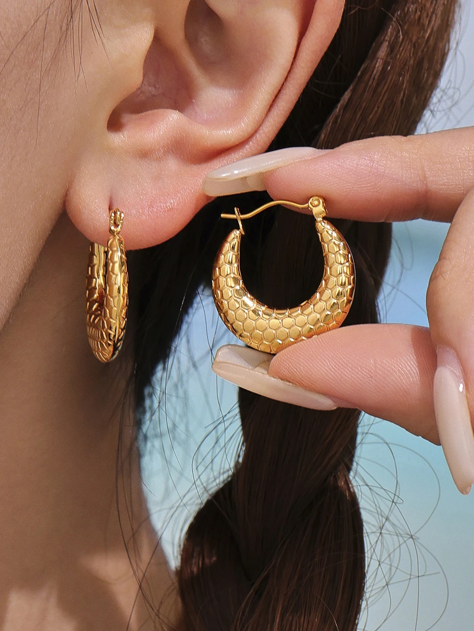 

Fashion Gold Plated Earrings For Women U Shape Texture Pendant Stainless Steel Ear Stud Waterproof Female Jewelry