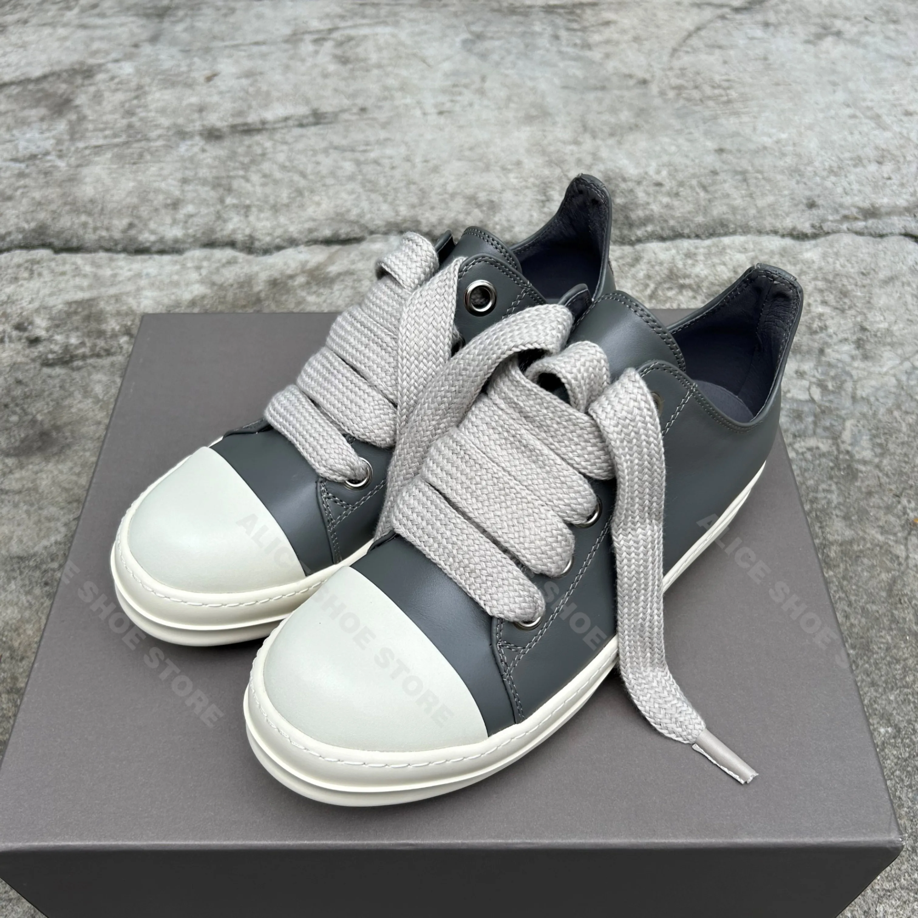 

Brand Designer Women Sneaker Jumbo Lace-up Casual Men Shoe Grey Low Top Leather Shoe Luxury Punk Street Platform Trainer