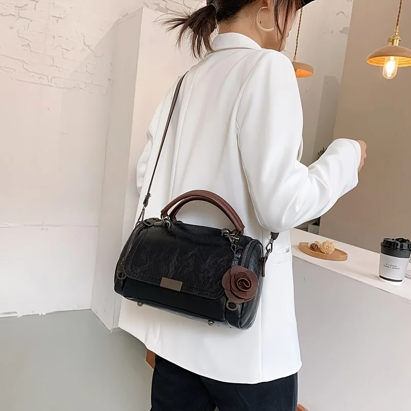 Tas Tangan Boston Vintage Besar - Tas Selempang PU Warna Solid dengan Penutup Ritsleting, dan Liontin Bunga - Sempurna untuk Penggunaan Sekali Saja