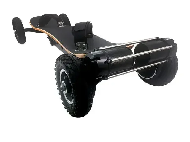 Off-Road 9 Zoll Elektro-Skateboard Dual Motor 1650 W 36 V All Terrain 4-Rad-PU-Reifen Unisex 10 Ah Batterie Aluminiumlegierung