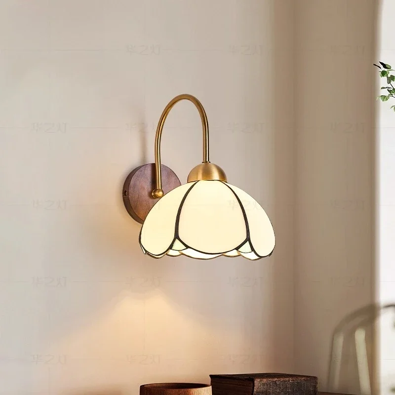 Middle Ancient Style Wall Lamp French Retro Glass Light High-end and Warm Bedroom Bedside Corridor Living Room Lighting Fixtures