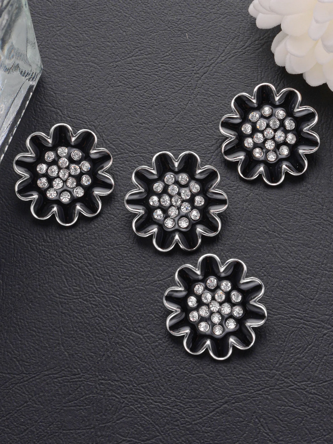 

2pcs Irregular Flower Pattern Rhinestone Metal Buttons Decorative Buttons Suitable for Various Clothing Versatile