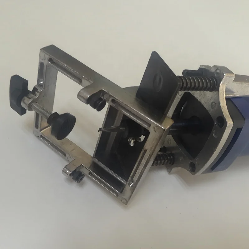 Strumento portatile per slot per porte e finestre UPVC