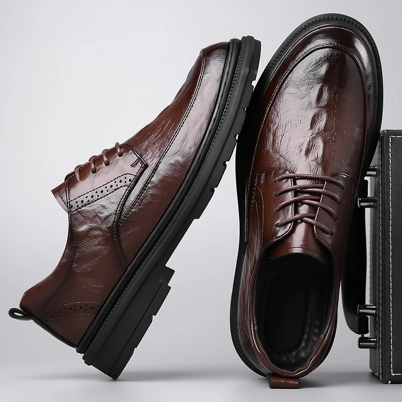 

Мужская повседневная кожаная обувь. Высококачественные джентльменские туфли в британском стиле. Роскошные костюмные туфли дерби на шнуровке. На толстой подошве.