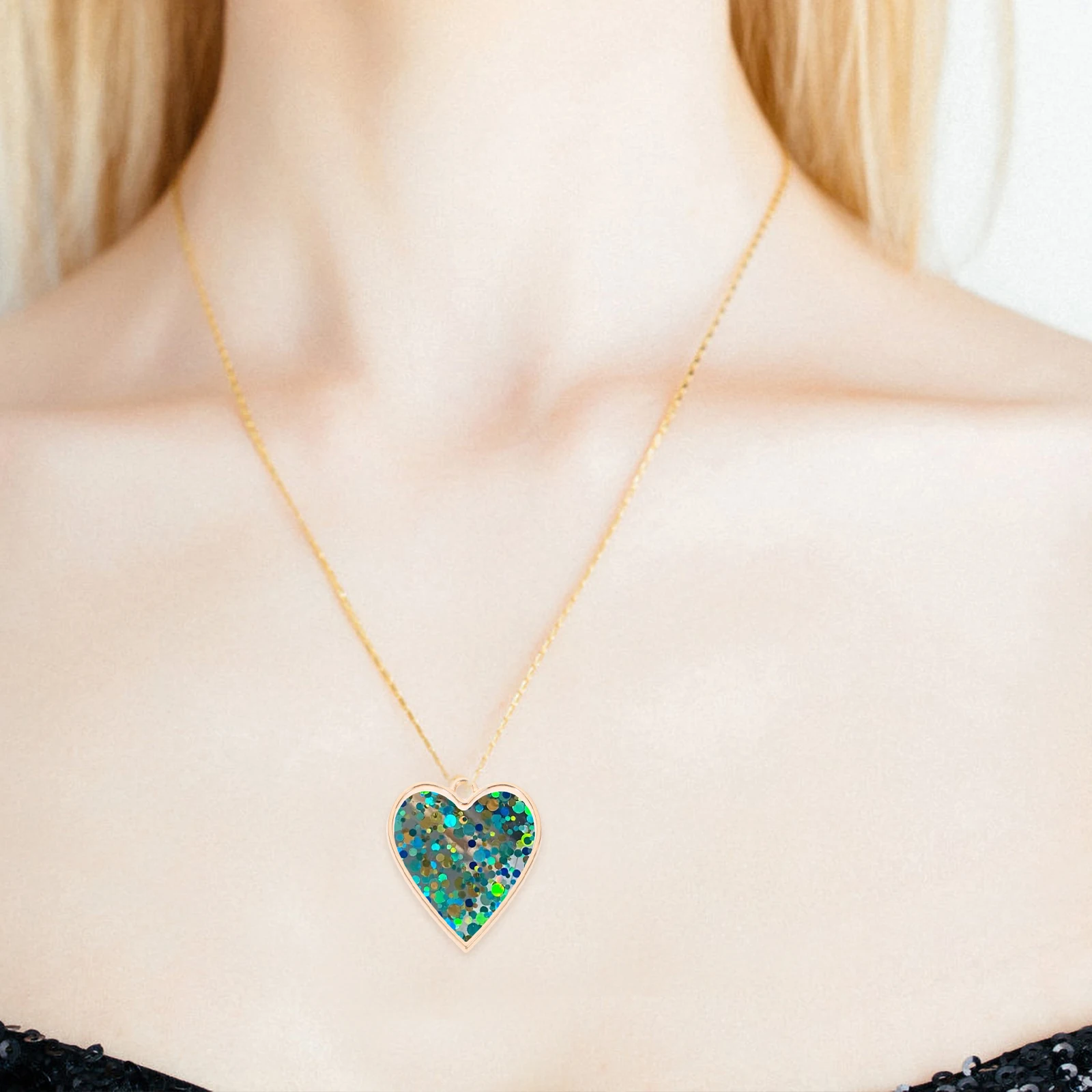 

50pcs Heart Shaped Resin Pendant Border Jewelry Bezel Alloy Open Bezels Hollowed Tray Charm Base Settings Photo Frame Pendants