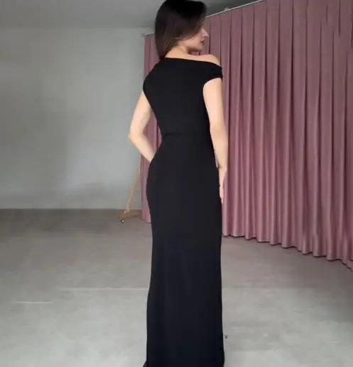 فستان ضيق مطوي بياقة مائلة بدون أكمام بلون سادة لعام 2025 للسيدات في الصيف، فستان أنيق للولائم معانقة على الورك