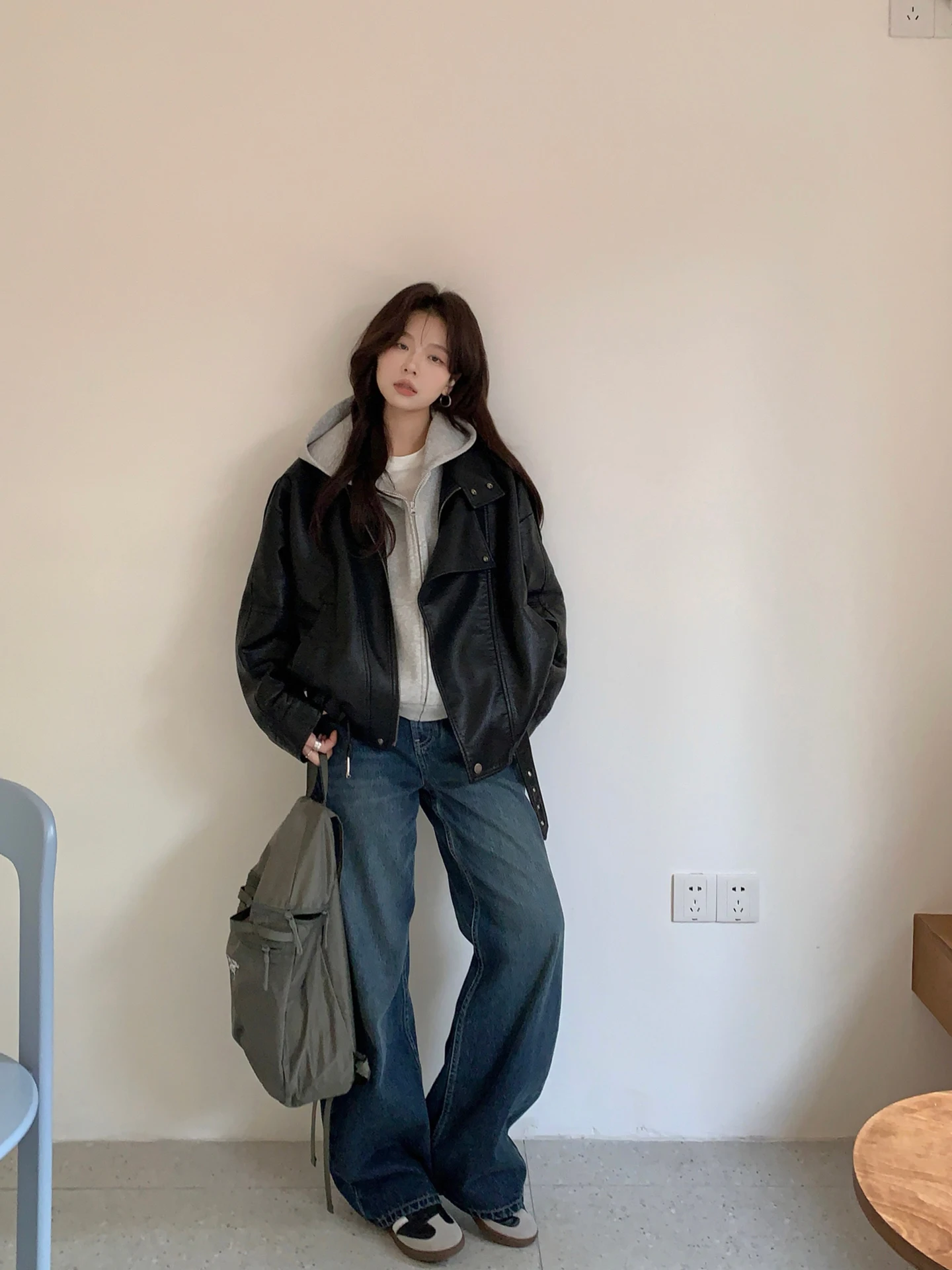 Jaqueta Feminina de Couro PU OOOINKK para Motociclistas, Moda Primavera, Manga Longa, Gola Alta, Bainha Assimétrica, Elástico na Barra